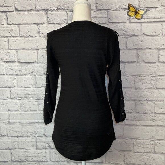Ricki’s 3/4 Lace Up Sleeve Sweater Size Extra Small - Picture 4 of 4